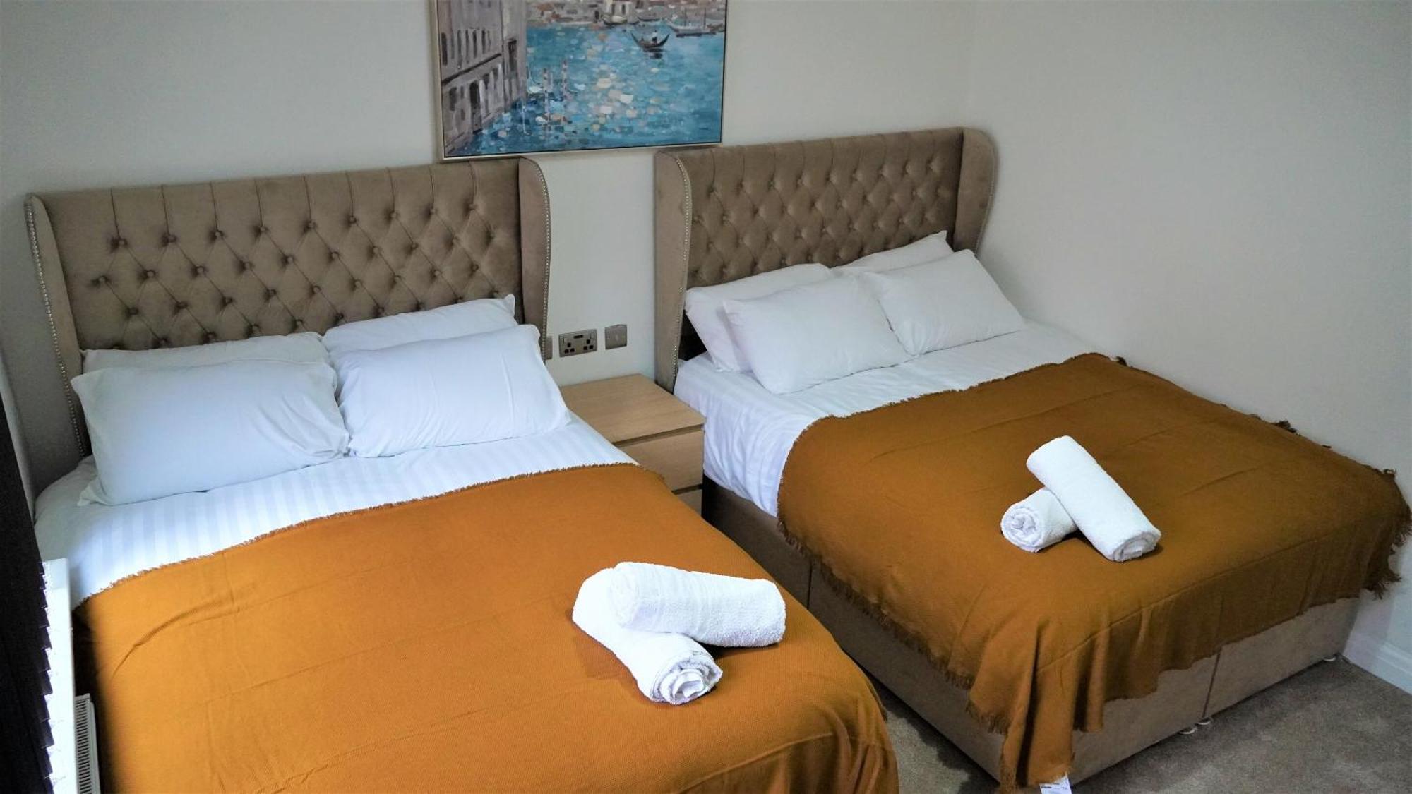 Cowper Townhouse Apartment Лийдс Екстериор снимка