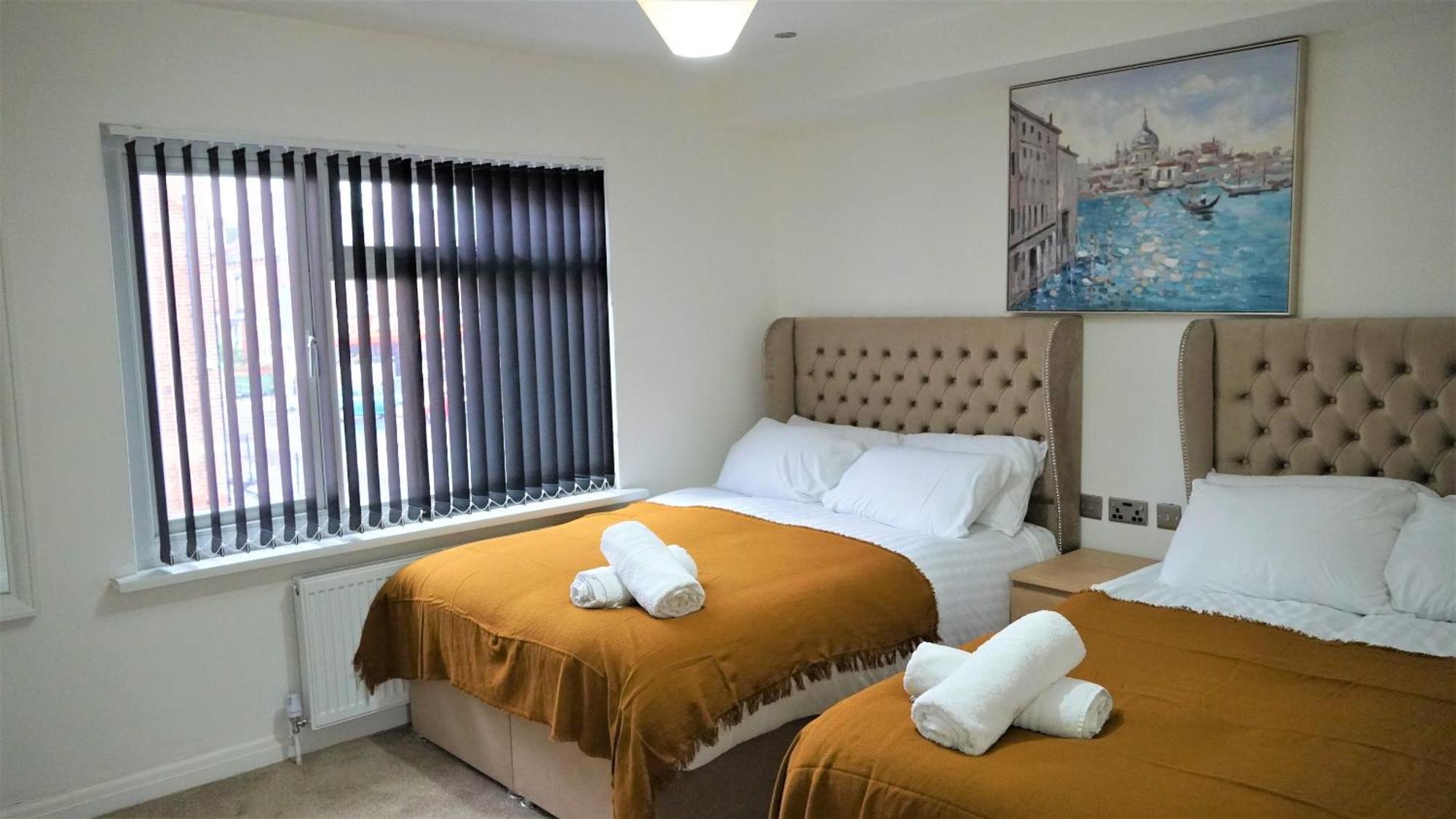 Cowper Townhouse Apartment Лийдс Екстериор снимка